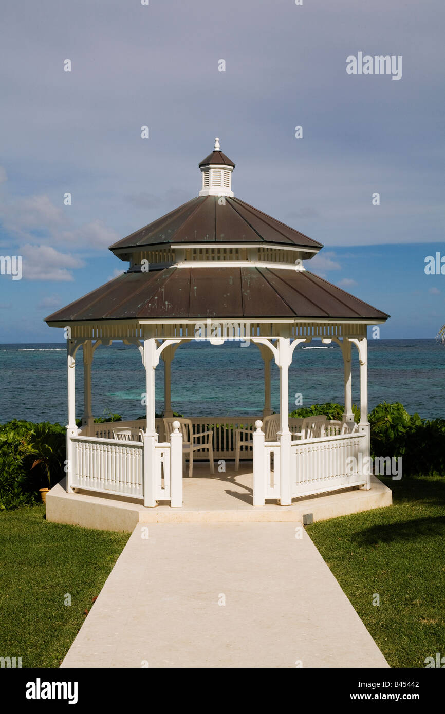 Eine überdachte Hochzeit Stand im St. James Club Hotel auf der karibischen Insel Antigua Stockfoto