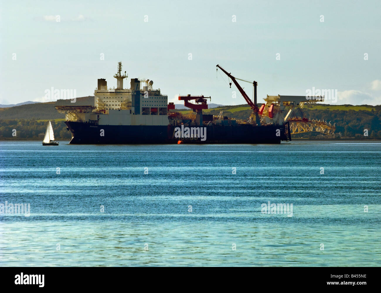 Solitär Rohrverlegung Schiff von Schweizer Firma Allseas betrieben. Der größte seiner Art in der Welt legt es Öl und Gas Pipelines. Stockfoto