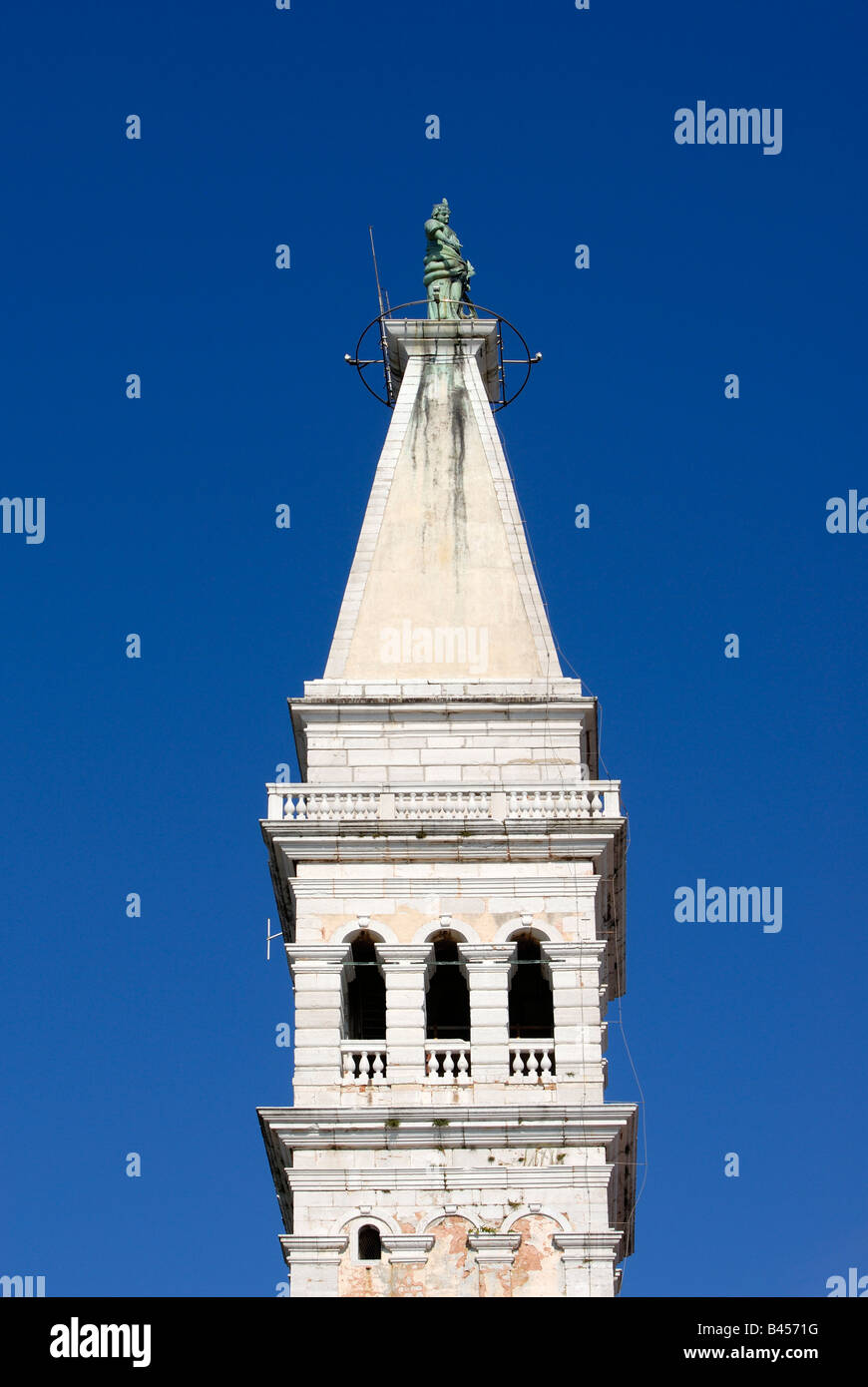 Turm der barocken Kathedrale der Heiligen Euphemia in Rovinj Istrien Kroatien Stockfoto