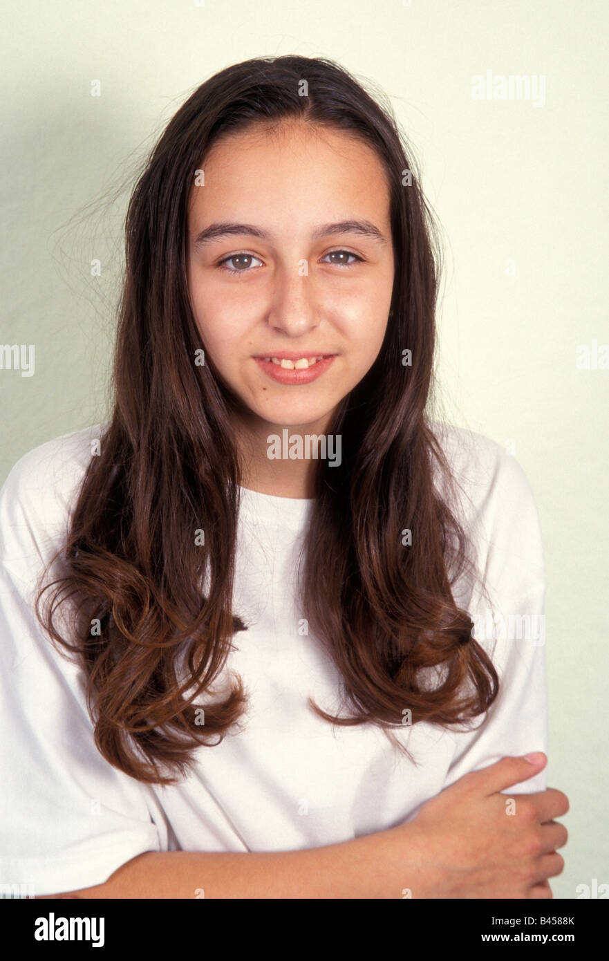 Porträt-Teenager-Mädchen mit langen braunen Haaren Stockfoto