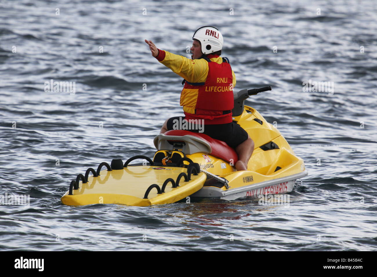 RNLI Rettungsschwimmer auf Regie Jetski Boote auf dem Fluss Fal Falmouth Cornwall England UK Stockfoto