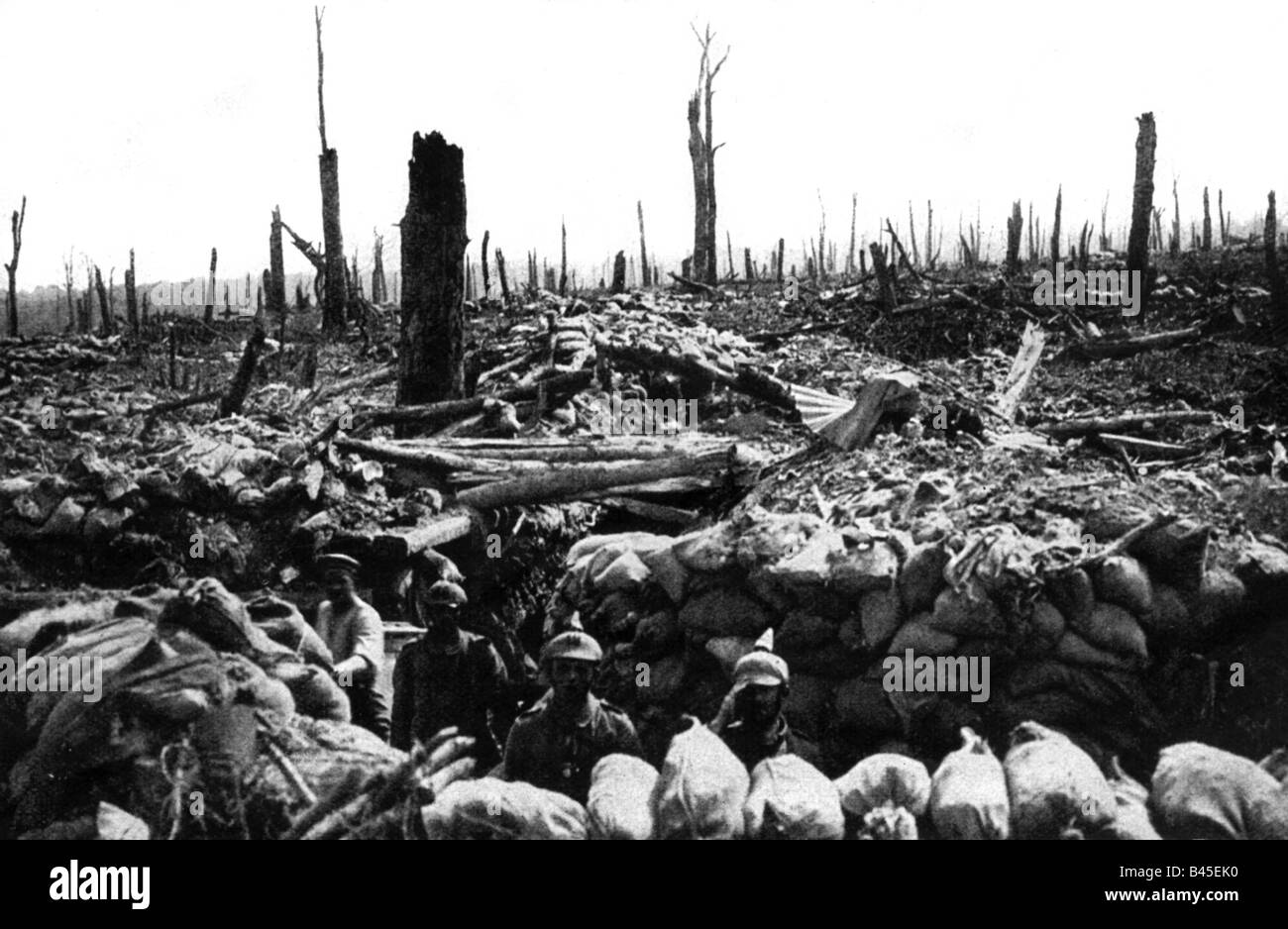 Ereignisse, Erster Weltkrieg/erster Weltkrieg, Westfront, deutsche Soldaten in stürmenden französischen Stellungen im "Priest Forest", Frankreich, Sommer 1915, Stockfoto