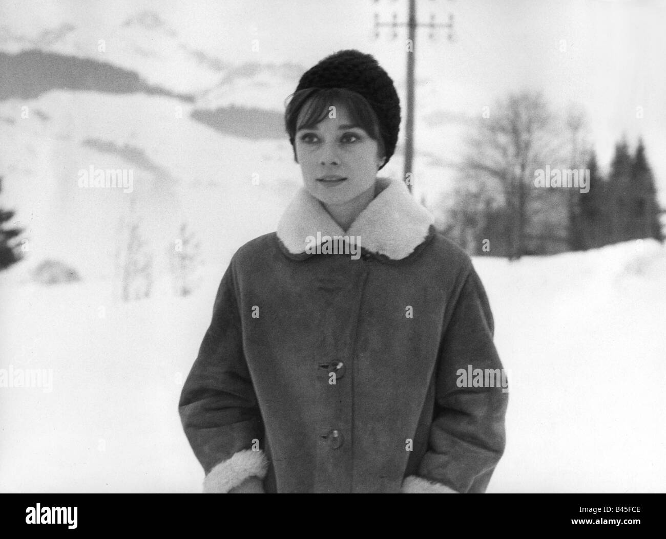 Hepburn, Audrey, 4.5.1929 - 20.1.1993, britische Schauspielerin, halbe Länge, Megeve, Frankreich, Januar 1963, Stockfoto