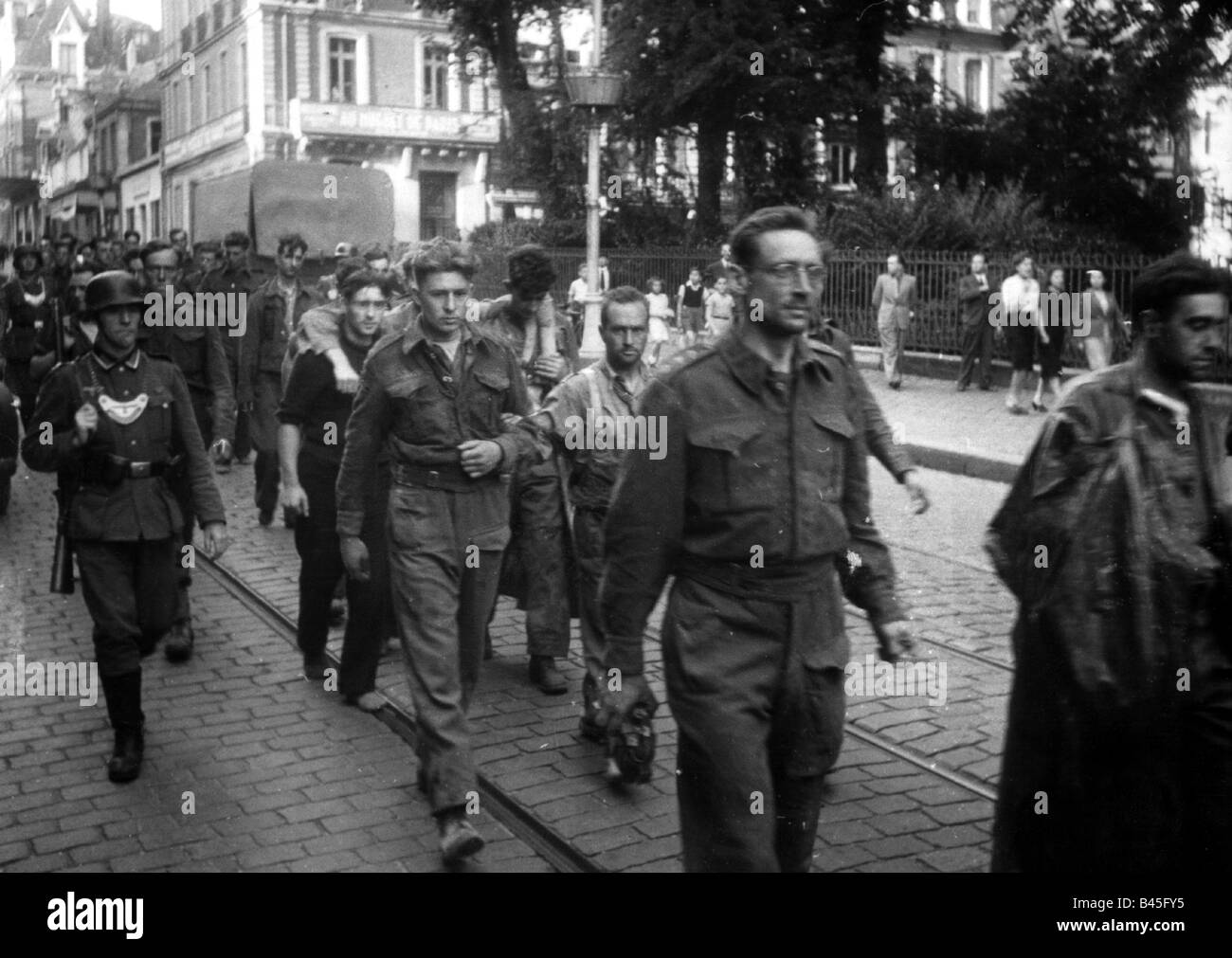 Ereignisse, Zweiter Weltkrieg/zweiter Weltkrieg, Frankreich, Dieppe, 19.8.1942, nahmen kanadische Soldaten auf dem Weg ins Straflager gefangen. Stockfoto