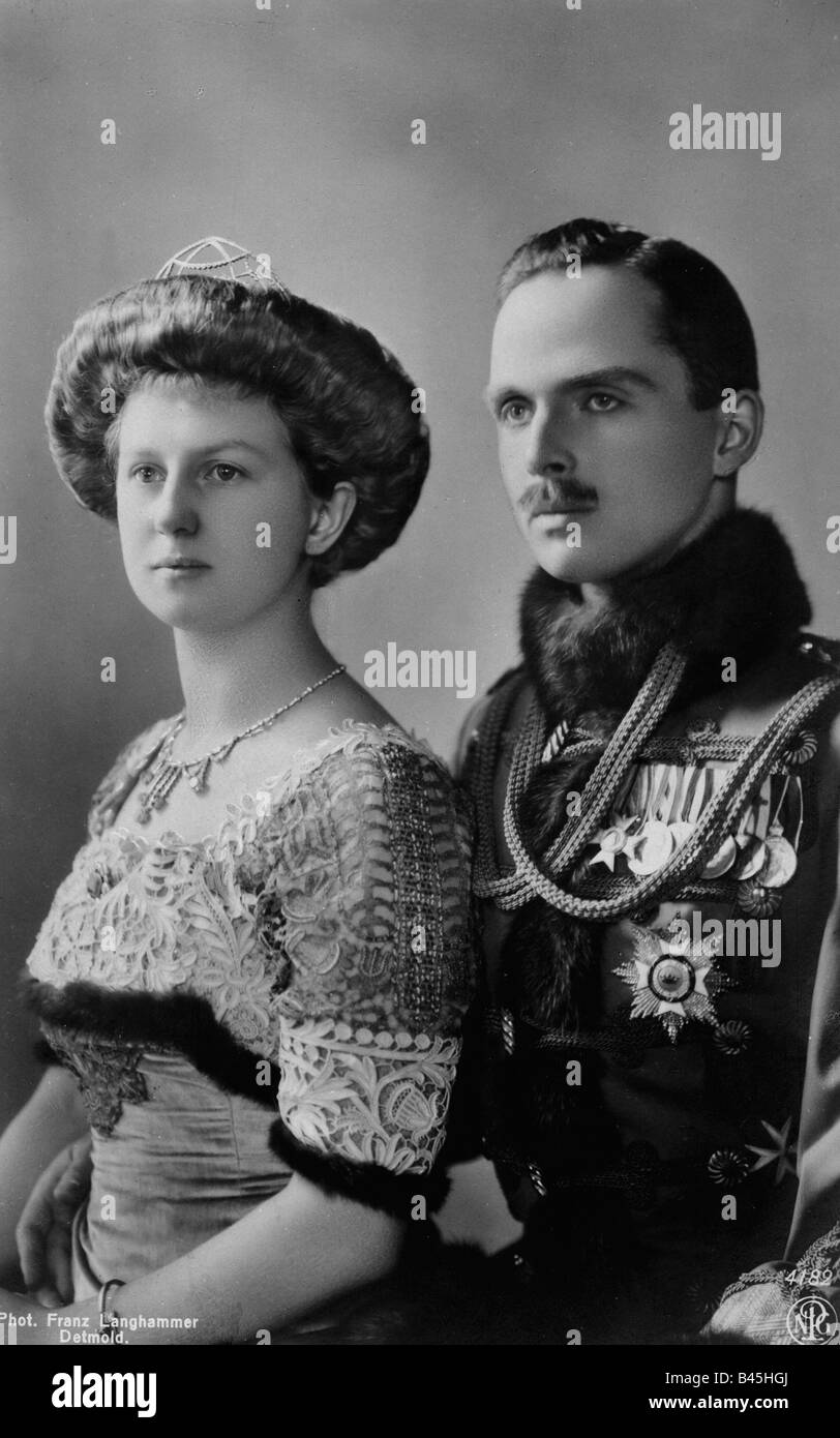 Charles Edward, 19.7.1884-6.3.1954, Herzog von Sachsen-Coburg-Gotha 30.7.1900 - 13.11.1918, mit Frau Herzogin Victoria Adalaide Postkarte, Detmold, ca. 1910, Stockfoto