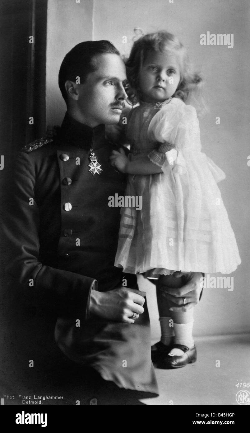 Charles Edward, 19.7.1884-6.3.1954, Herzog von Sachsen-Coburg-Gotha 30.7.1900 - 13.11.1918, mit Tochter Prinzessin Sibiylla, Postkarte, Detmold, ca. 1910, Stockfoto