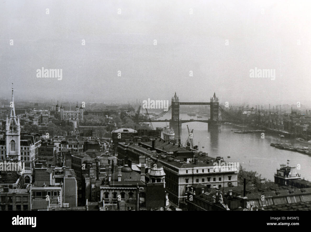 Geographie/Reise, Großbritannien, London, Stadtansicht/Stadtbild, mit Tower und Towrer Bridge, 1956, Stockfoto