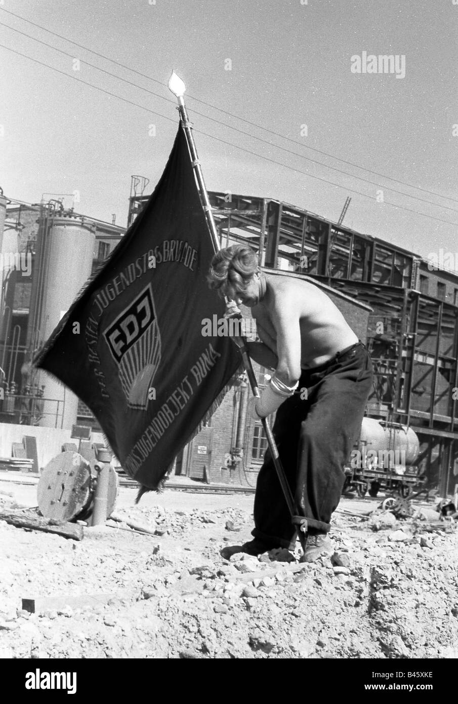 Geografie/Reisen, Deutschland, Deutsche Demokratische Republik, Organisationen, Freie Deutsche Jugend, Arbeitseinsatz, Bezirksjugendprojekt Buna, Schkopau, April 1961, Stockfoto