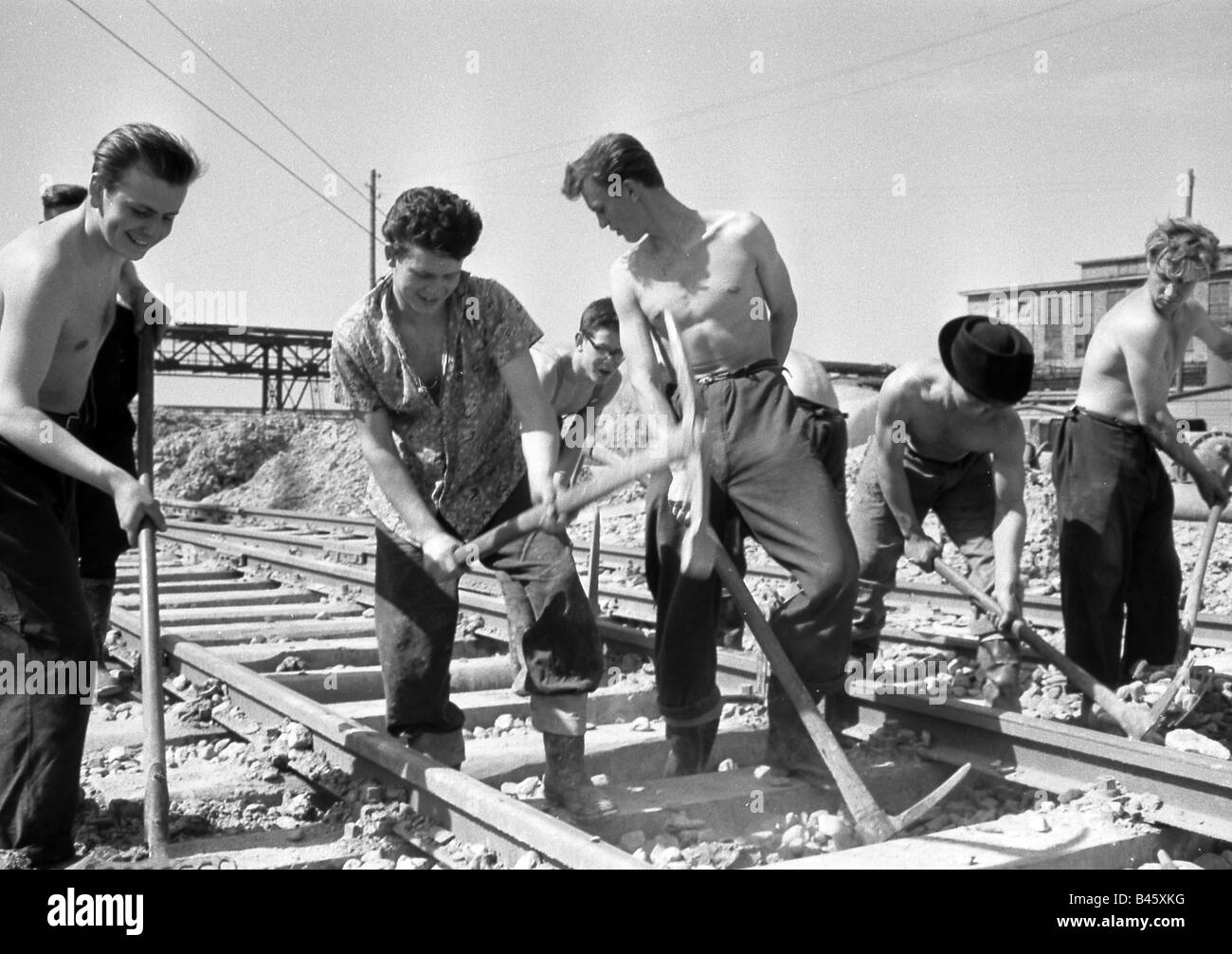 Geografie/Reisen, Deutschland, Deutsche Demokratische Republik, Organisationen, Freie Deutsche Jugend, Arbeitseinsatz, Bezirksjugendprojekt Buna, Schkopau, April 1961, Stockfoto