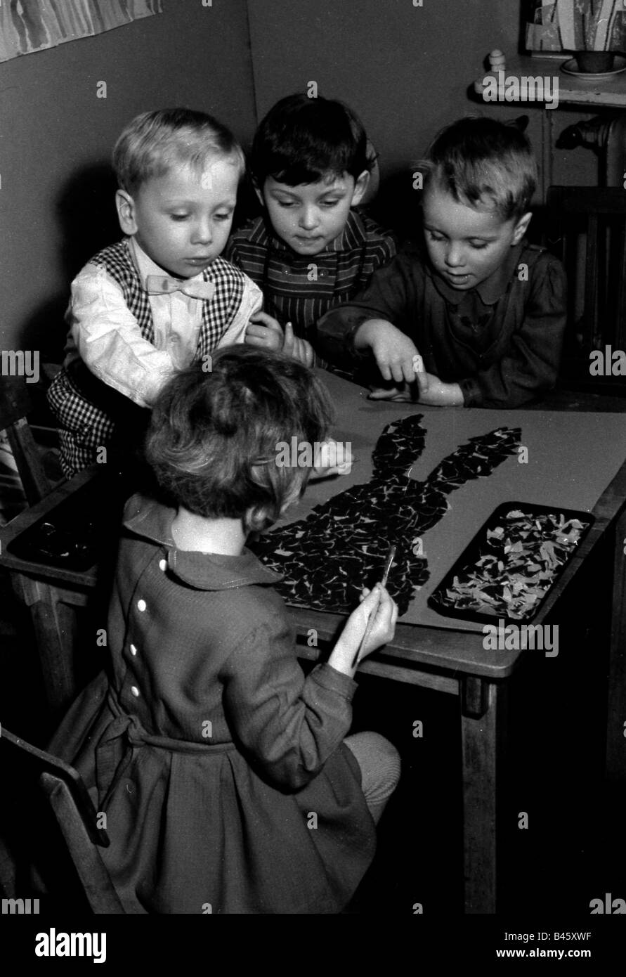 Menschen, Kinder, Kindergarten, Deutsche Demokratische Republik, Ostern, 1962, Stockfoto