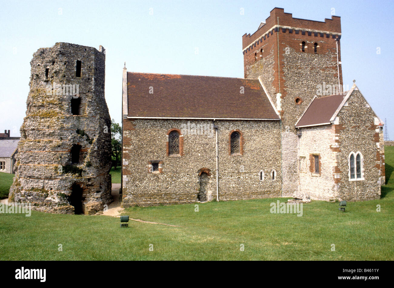 Marienkirche in Castro Kirche und römische Leuchtturm Dover Castle Kent England UK Stockfoto