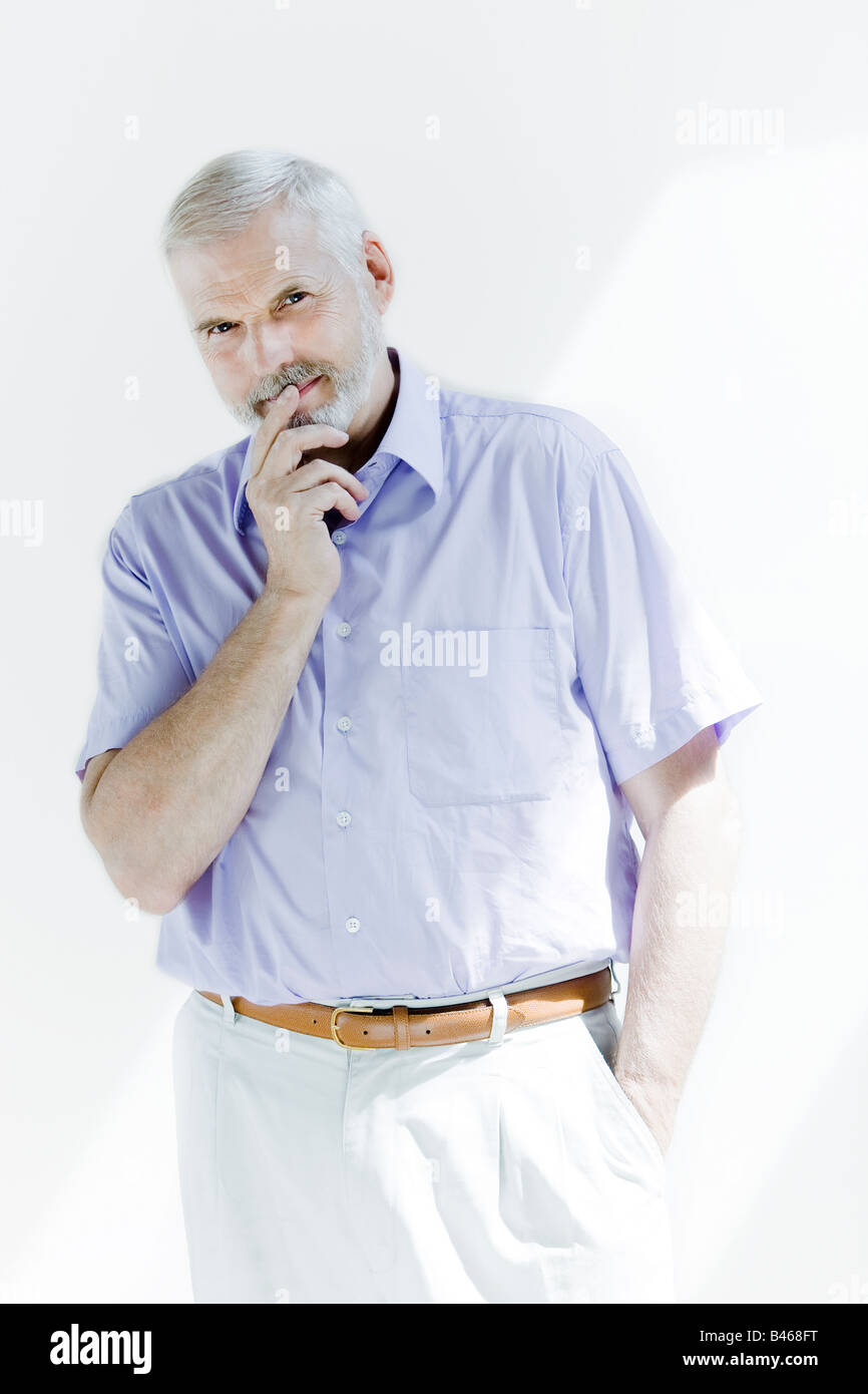 Porträt auf isoliert mit Hintergrund eines schönen ausdrucksstarken Senioren Stockfoto