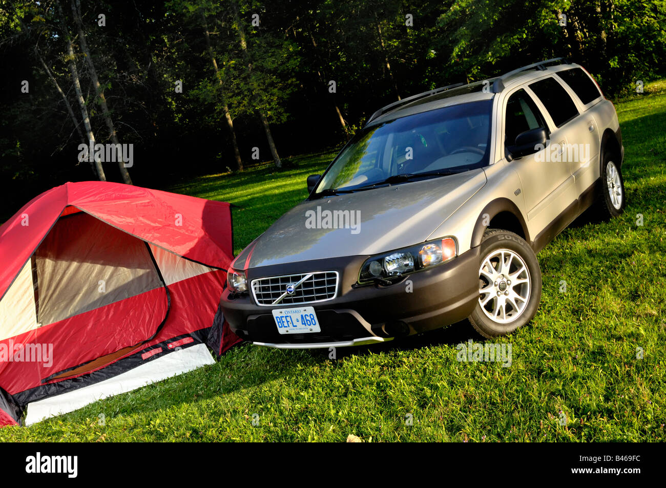 Camping Zelt und Auto Stockfoto