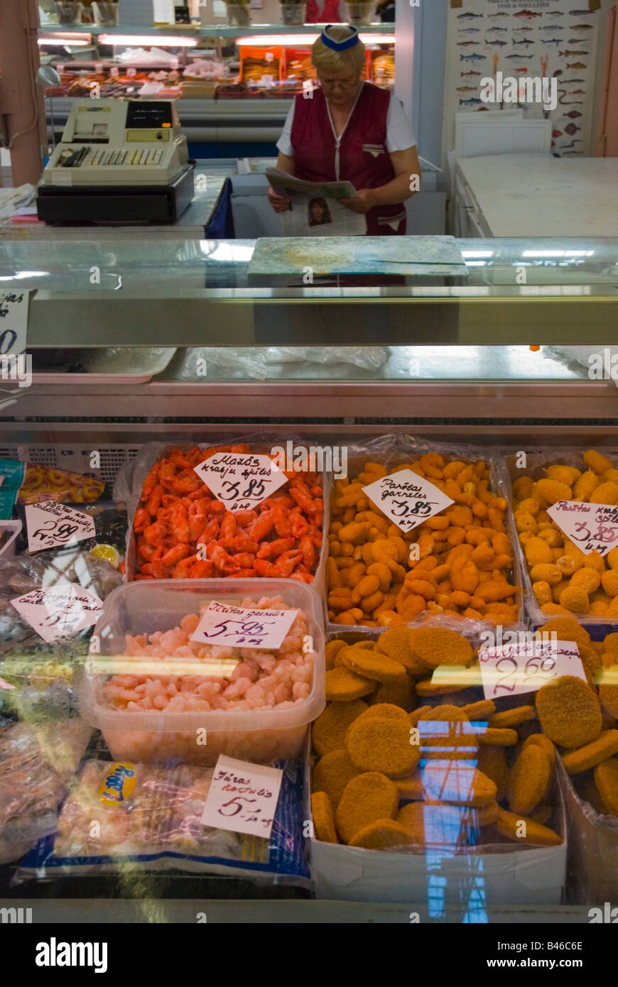 Seafood Stände am Centraltirgus der Zentralmarkt in Riga Lettland Europa Stockfoto
