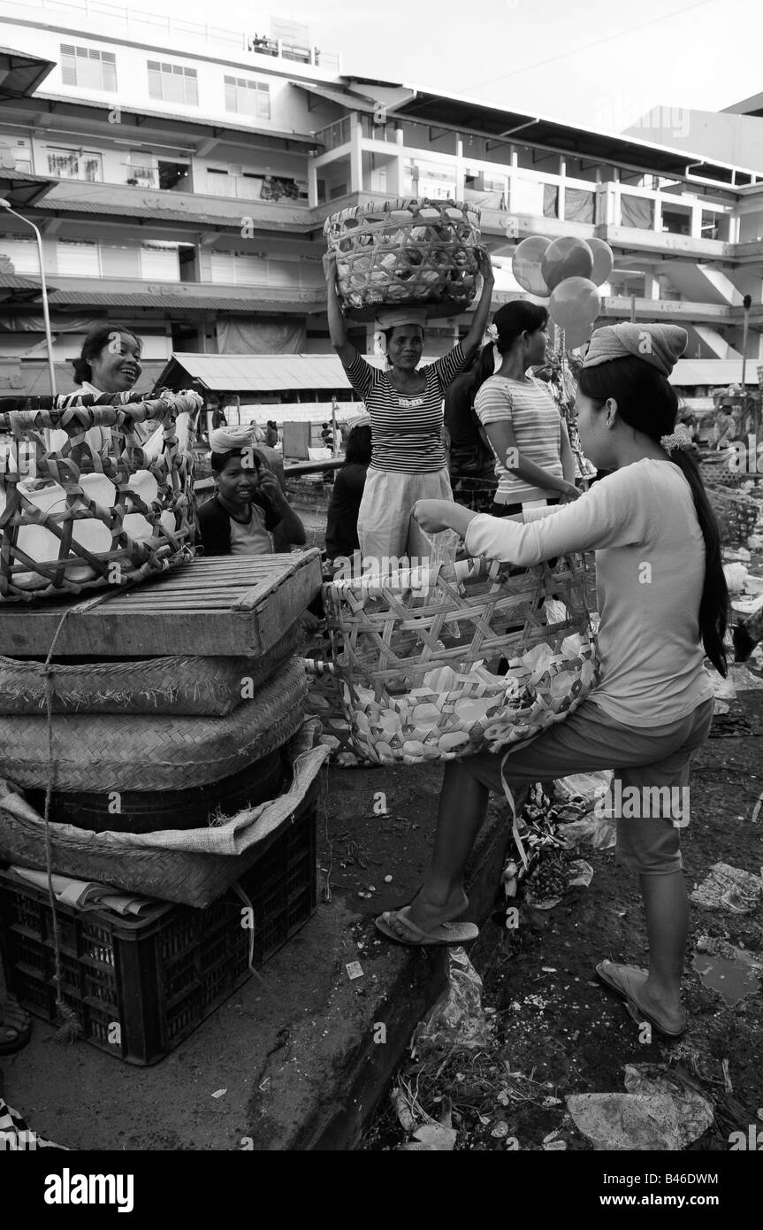 Denpasar fesch Obst und Fleisch-Markt, am frühen Morgen am Pasar Badung, Denpasar, Insel Bali, Indonesien Stockfoto