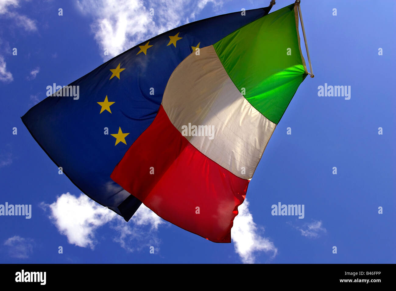Die italienische und Europäische Union Flaggen Stockfoto
