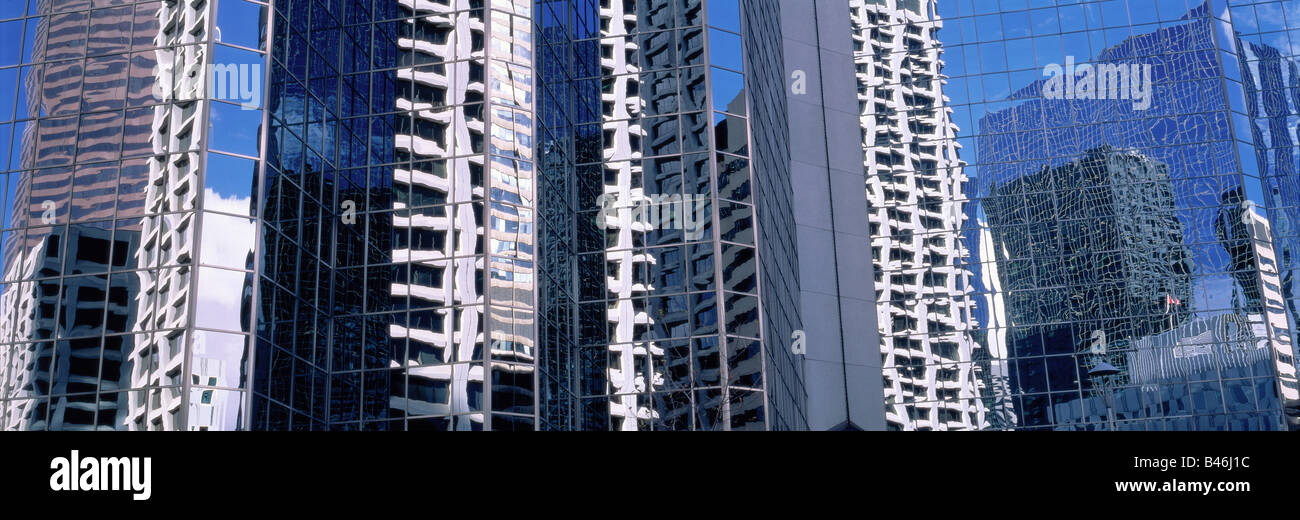 Reflexionen über Büroturm, Calgary, Alberta, Kanada Stockfoto