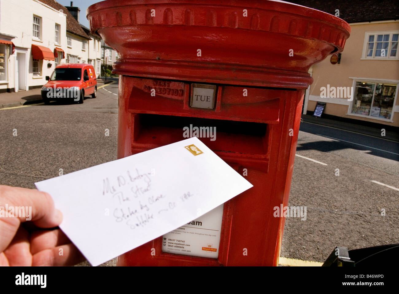 Post-Royal Mail Monopol Post Post Briefkasten rot Stockfoto