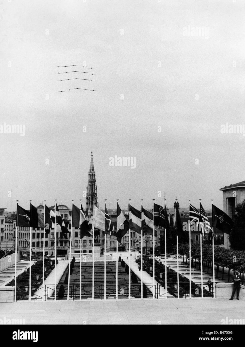 Politik, NATO, Nordatlantikrat, Brüssel, Flaggen, 8.6.1966, Stockfoto