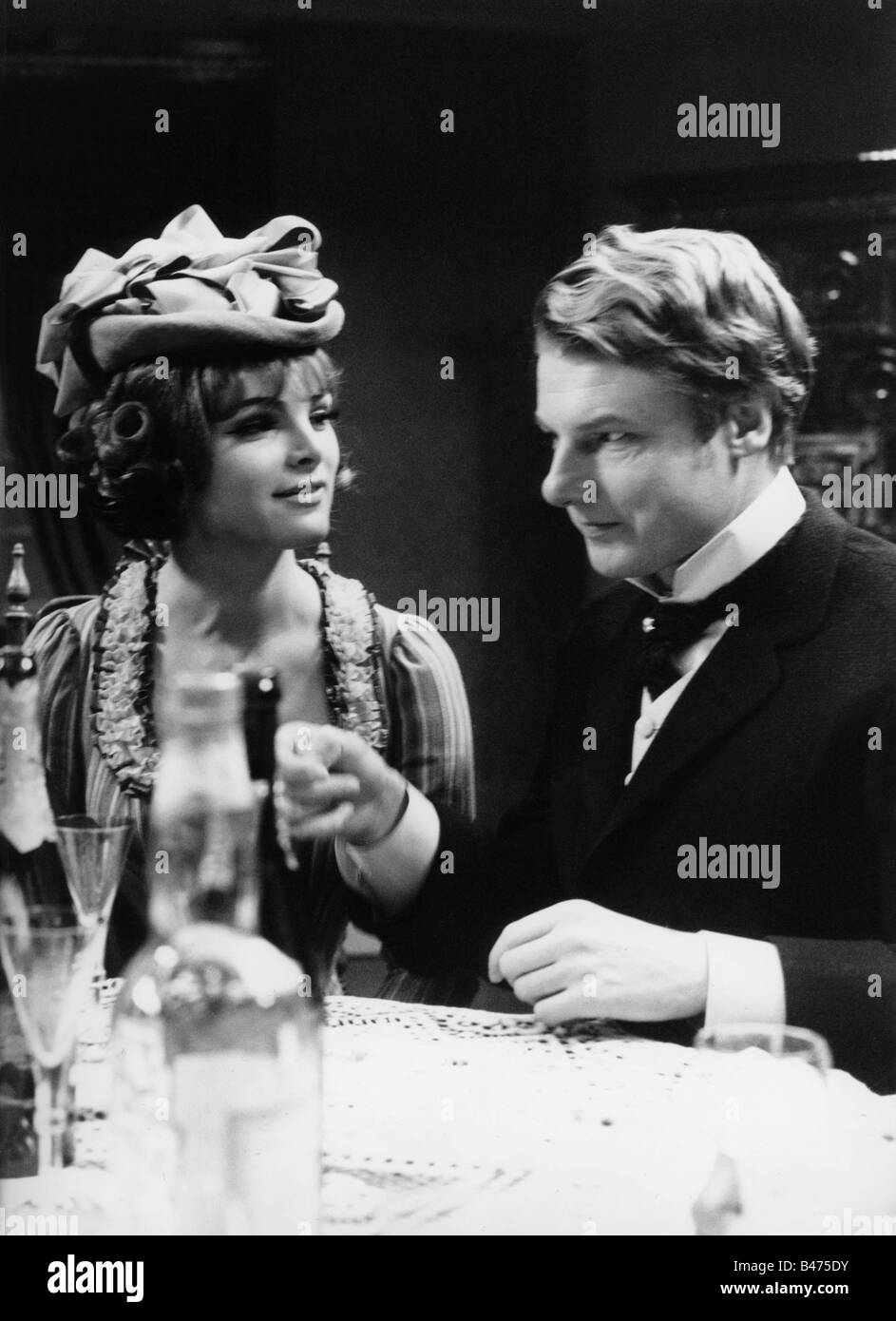Bötticher, Herbert, 19.12.1928 - 8.10.2008, deutscher Schauspieler, halbe Länge, mit Grit Freyberg, in einem unbekannten Film, 1970er Jahre, Stockfoto