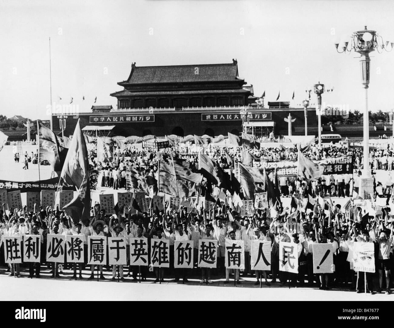 Geographie/Reisen, China, Politik, Demonstration gegen amerikanische Luftangriffe in Nordvietnamesen, 1960er Jahre, Stockfoto