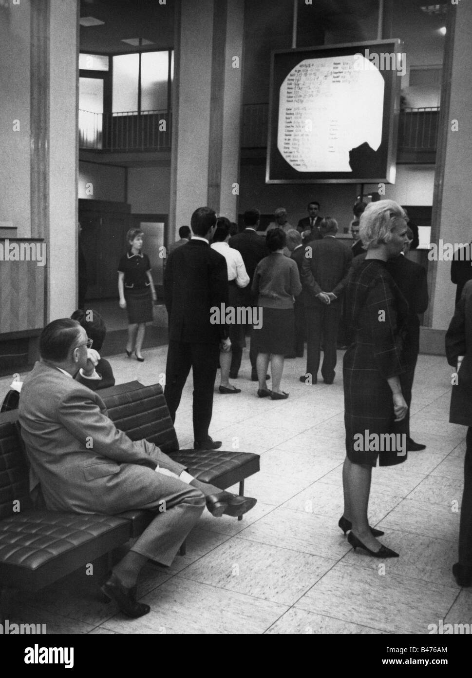 Geld / Finanzen, Börse, München, Bayerische Börse, Makler auf dem Boden, 1963, Stockfoto