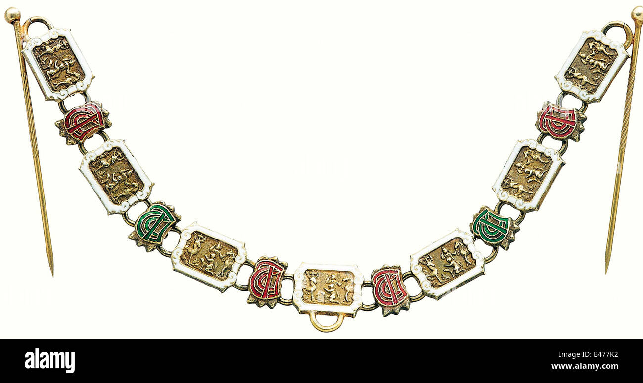 Hausritterorden St. Hubert., EINE Miniatur des Ordenskragen. Dreizehn silberne vergoldete und emaillierte Kettenglieder mit sieben Szenen von St. Huberts Umbau im Relief und sechs abwechselnd rot und grün emaillierten Motto-Initialen 'I.T.V. (In Trav Vast). Das Mittelglied hat ein halbkreisförmiges Auge für das Abzeichen. Länge 13 cm. Mit zwei vergoldeten Befestigungsstiften. Der Hausritterorden von St. Hubert, mit Ausnahme von zwölf Kapitularien des Grafengrades oder Barons, war ausschließlich dem Königtum vorbehalten. Historisch, historisch, 20. Jahrhundert, Medaille, Dekoration, Medaille, Stockfoto