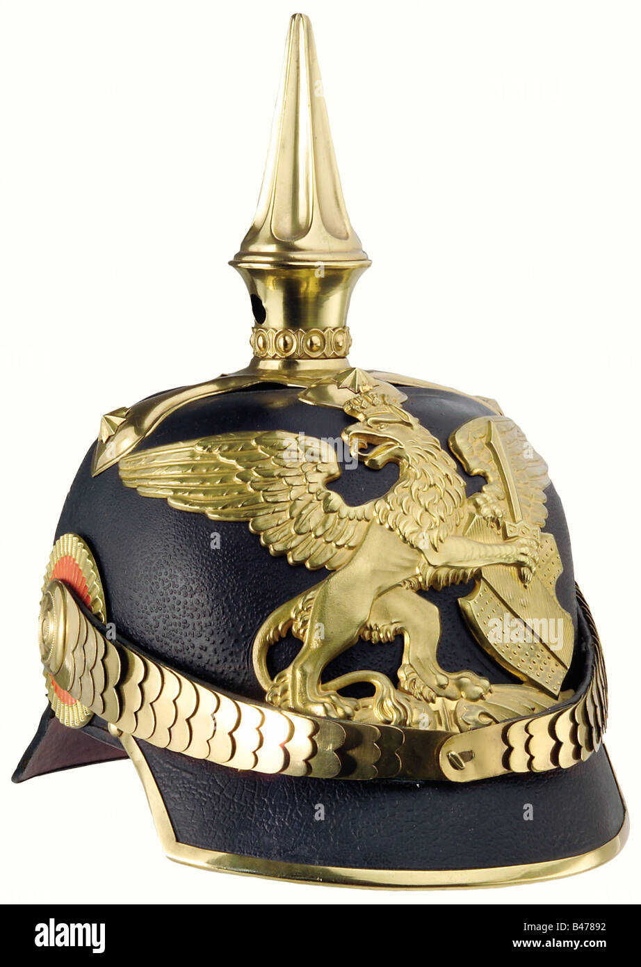 Baden: Ein Helm von 1871 Muster für Infanteriebeamte., EIN Lederschädel mit moderner Innenverstärkung aus Aluminium. Flache Chinskalen, die an Schaben im Stil der Offiziere befestigt sind. Eine drehbare Spitze (eine der Sternschrauben ist ein Ersatz). Schwarzer Lederliner. Größe 56. Ein seltener Helm in einem erlesenen Zustand, der fachmännisch wiederhergestellt wurde: Historisch, historisch, 19. Jahrhundert, Objekt, Objekte, Stills, Clipping, Ausschnitte, Ausschnitte, Ausschnitte, Ausschnitte, Helm, Helme, Kopfstück, Kopfteile, Utensil, Gerät, Utensilien, Schutz, Kopf, Stockfoto