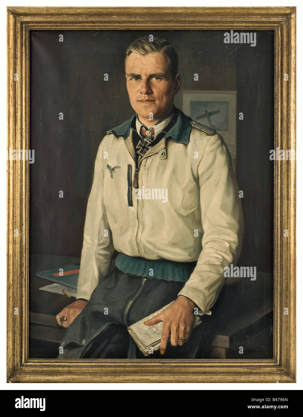 Leo Poeten (1880-1949) - ein Porträt von Major Joachim Müncheberg, Träger des Ritterkreuzes mit Schwertern, Öl auf Leinwand und Trage, rechts unten signiert, gemalt bei Poetens Reise zur Kanalküste im Jahr 1942. Müncheberg, auf einem Tisch sitzend, der eine weiße Luftwaffenjacke trägt, sein Ritterkreuz mit Oak Leaves und Swords und hält Flugkarten in der rechten Hand. 105,5 x 78,5 cm, in einem vergoldeten Rahmen von 117,5 cm x 91 cm. Joachim Müncheberg (1918 - 1943) wurde am 14.9.1940 mit dem Ritterkreuz und Am 7.5.1941 mit dem Oak Leaves ausgezeichnet. Am 9.9.1942 war er der 19. Stockfoto