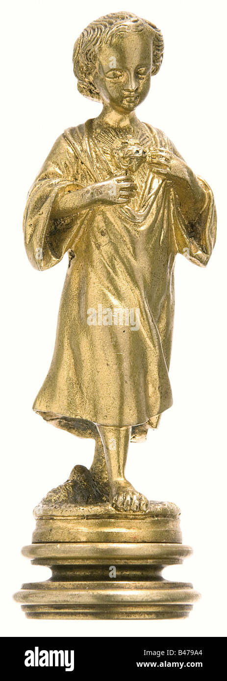 Papst PiusII. - ein persönliches Siegel, als Apostolischer Nuntius in München. Der vergoldete Griff aus Bronze hat die Form eines Jungen in einem langen Hemd, der an der Brust mit dem Herzen Jesu geöffnet ist. Die unschraubbare Dichtfläche aus Bronze ist mit dem Emblem der Apostolischen Nunziatur - der päpstlichen Tiara über gekreuzten Schlüsseln - und der umgebenden Aufschrift "Eugenio Pacelli - Nunziatura Apostolica Monaco" eingraviert. Höhe 10 cm. Es gibt auch Fotos von A. Baromini (Kardinal?) mit Autograph, von Lingg (Bischof von Augsburg), eine Reihe von Visitenkarten, darunter drei für 'Monsieur E. Pacel, Stockfoto