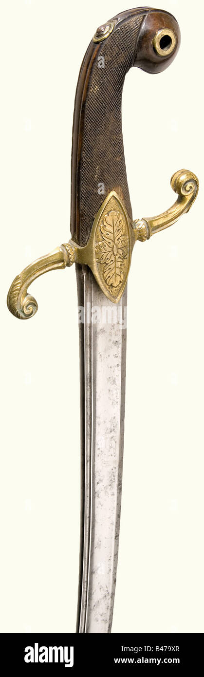 Charles Ferdinand, Duc de Berry (70-20), ein Mameluke-Säbel, EINE gebogene, Damaszener Klinge à la Montmorency, die von der Reinigung getragen wird, aber Damaszener Struktur und Reste der Radierung nachweisbar sind. Vergoldete S-förmige Quillons mit einer CF-Chiffre unter einer Krone auf der obversen Schlanke und einem Blattornament auf der Rückseite. Griffabdeckung aus Holz mit feiner Karomarierung und Öse für einen Schwertknoten. Eiserner Schabernack mit reliefartig ornamentierten, vergoldeten Messingmöbeln. Länge 95 cm. Charles Ferdinand war der Sohn des Comte d'Artois, später König Karl X. Verließ Er Frankreich während der R, Stockfoto