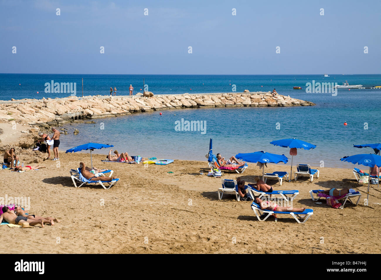 PERNERA BEACH IN DER NÄHE VON PARALIMNI, PROTARAS, ZYPERN Stockfoto