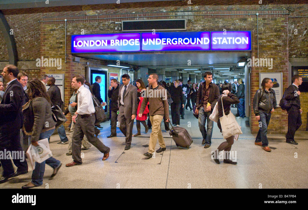 London Brücke u-Bahnstation London UK Stockfoto