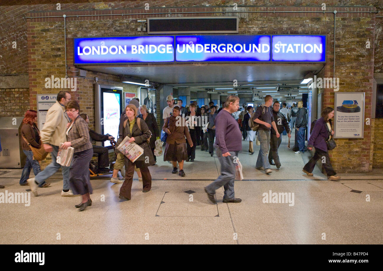 London Brücke u-Bahnstation London UK Stockfoto