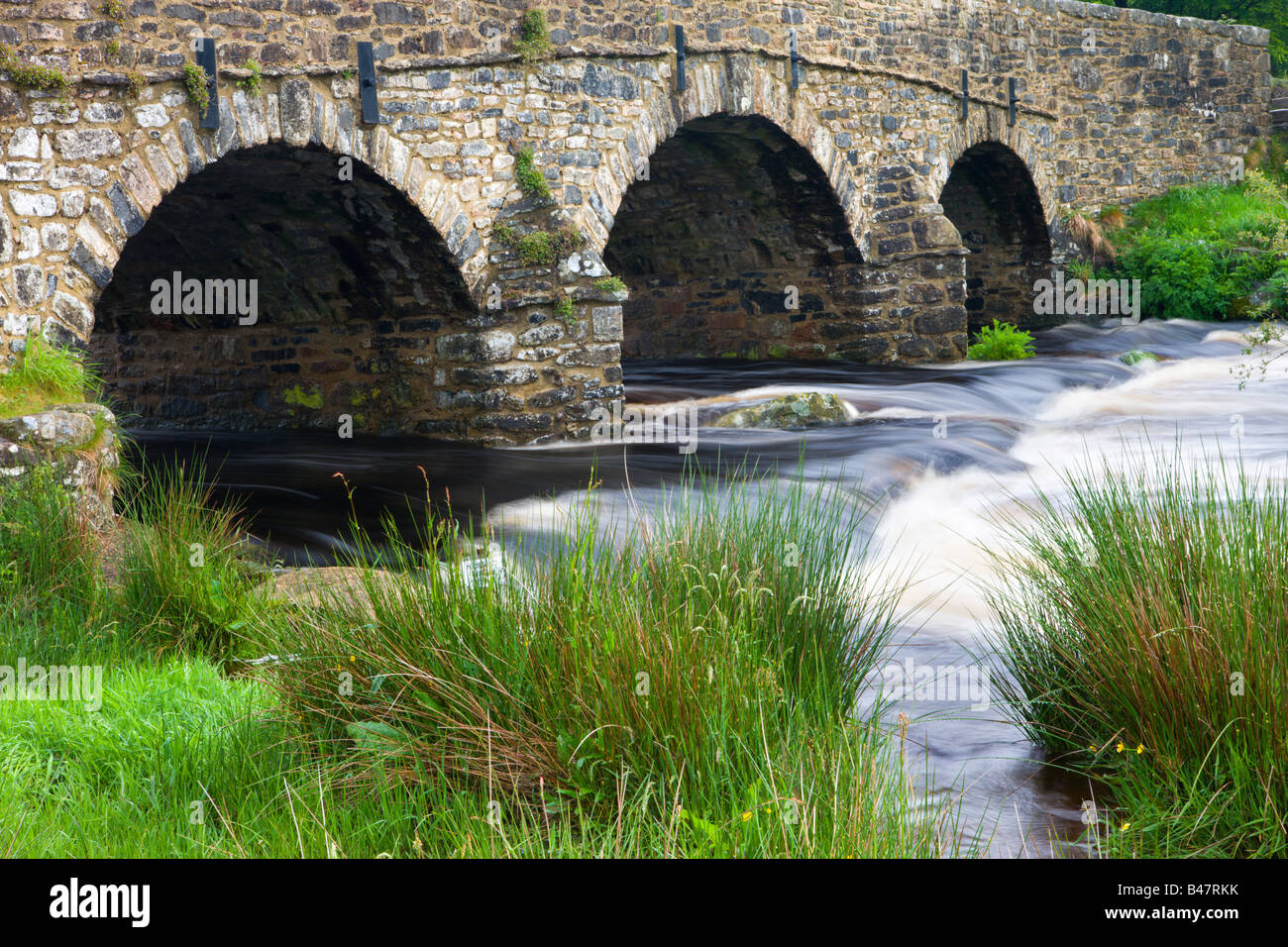 Steinerne Brücke in Postbridge Dartmoor National Park Devon England Stockfoto