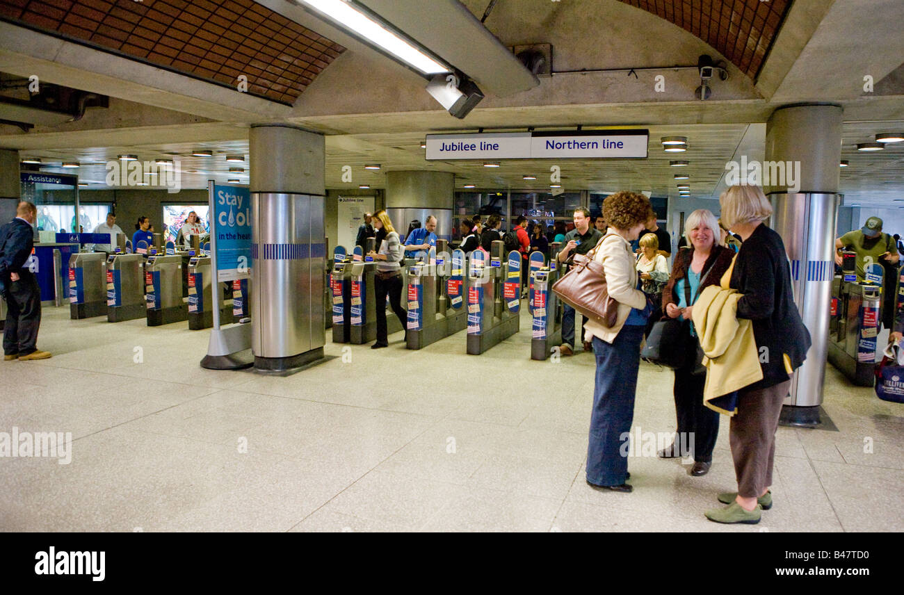 London Brücke u-Bahnstation London UK Stockfoto