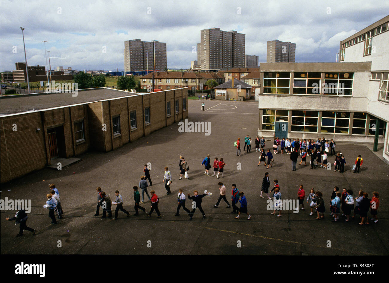 Holyrood Secondary School, Glasgow. Kinder-Datei in der Klasse nach der Mittagspause. Stockfoto