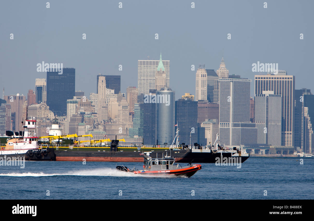 United States Coast Guard Patrouille Boot im Hafen von New York Stockfoto