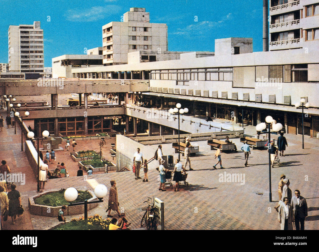Geografie/Reisen, Deutschland, Frankfurt/Main, Straßenszenen, Fußgänger im Einkaufszentrum, Nord-West-Stadt, 1970er, 70er, Stockfoto