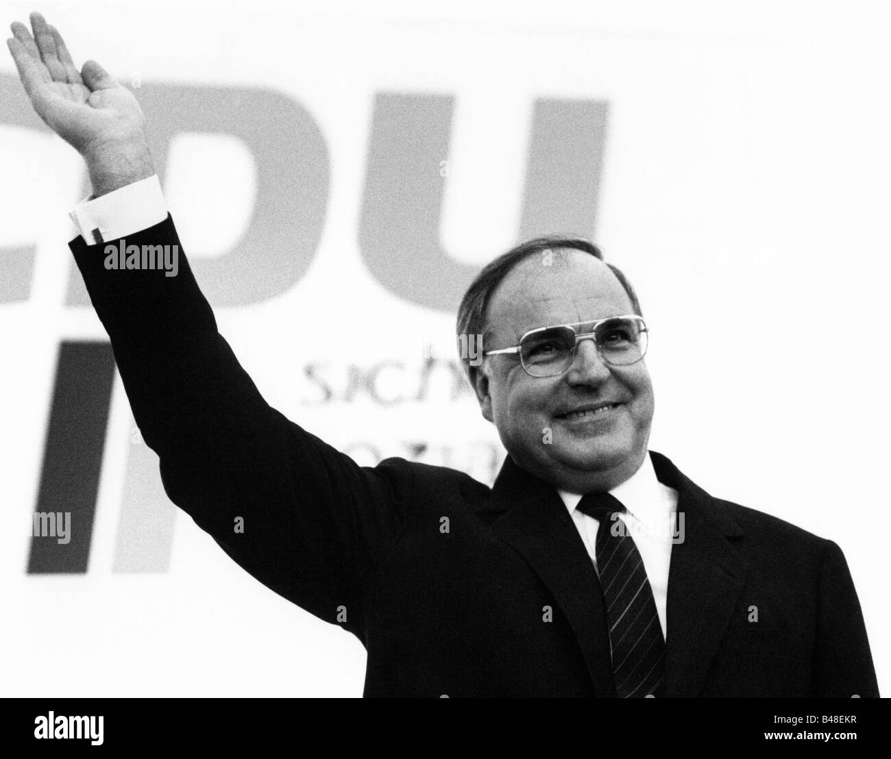 Kohl, Helmut, * 3.4.1930, deutscher Politiker (CDU), Bundeskanzler von Deutschland 1982 - 1998, halbe Länge, im Wahlkampf, Dortmund, 6.2.1983, Stockfoto