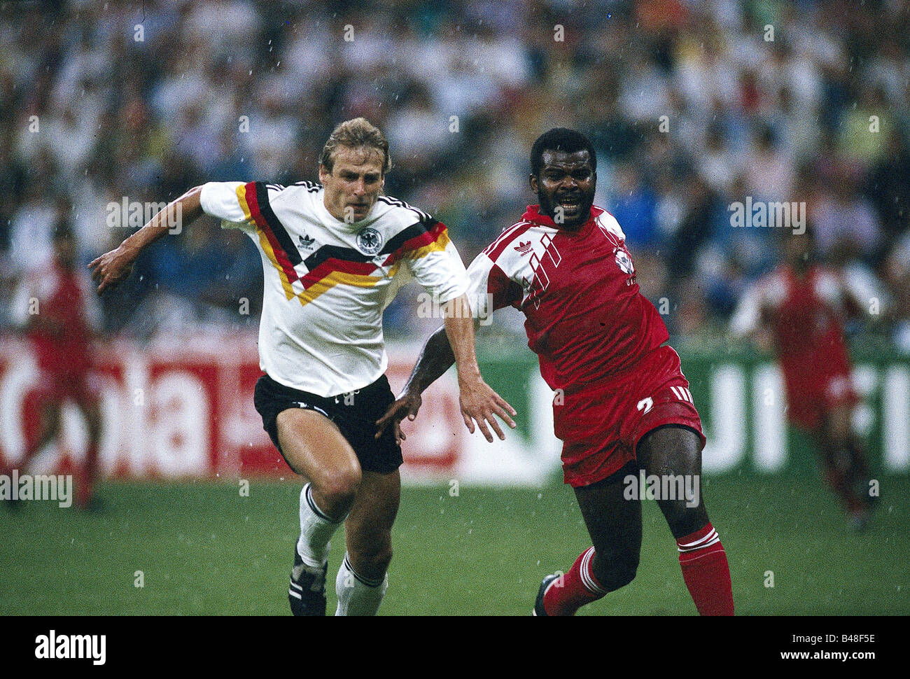 Sport, Fußball, Weltmeisterschaft, Deutschland gegen die Vereinigten  Arabischen Emirate, (5:1), Mailand, Italien, Jürgen Klinsmann, 15.6.1990  Stockfotografie - Alamy