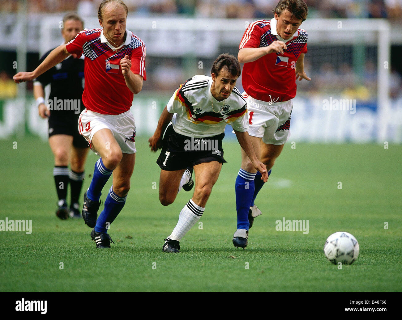 Sport, Fußball, Weltmeisterschaft, Deutschland gegen die Tschechoslowakei,  (1:0), Mailand, Italien 1.7.1990 Stockfotografie - Alamy