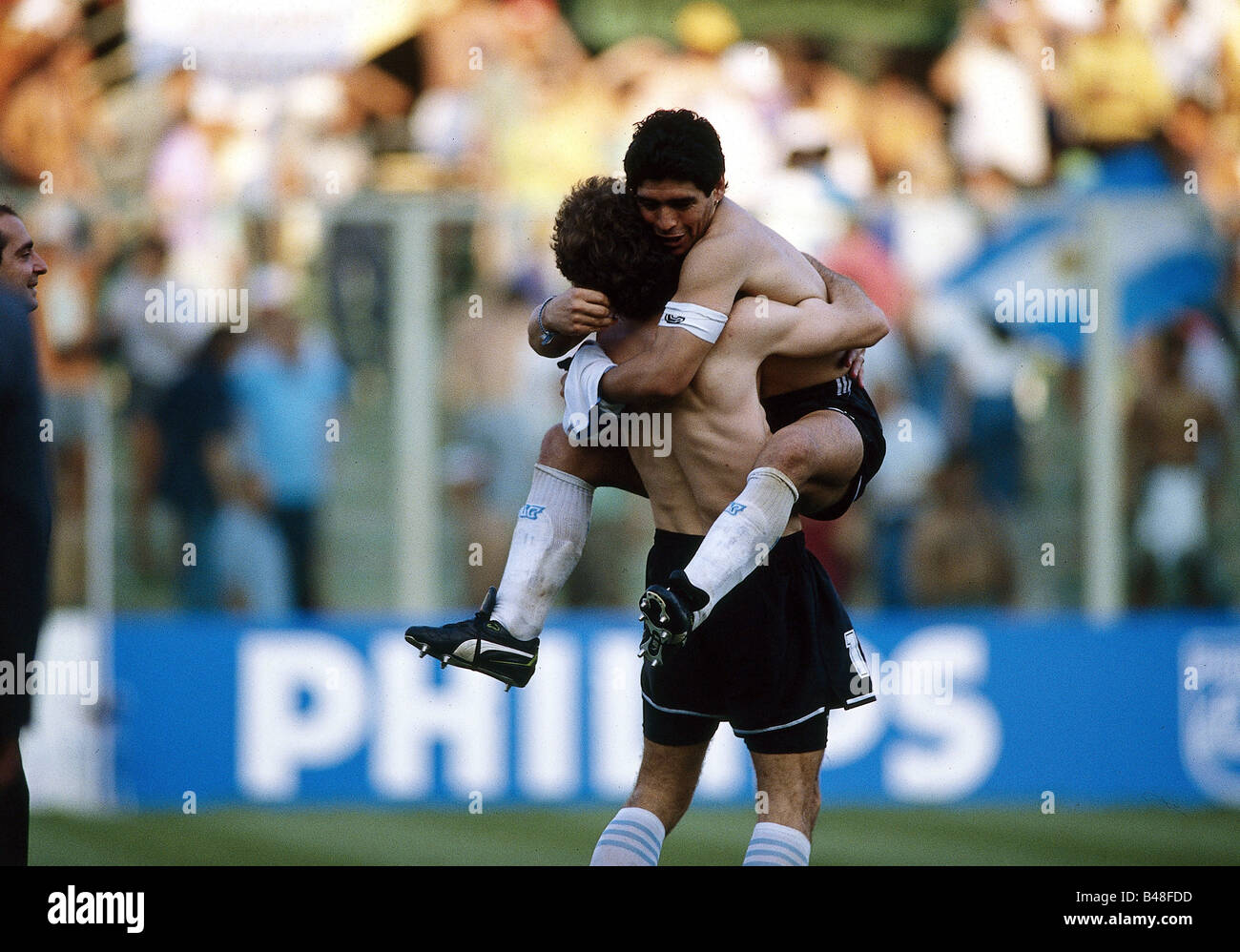 Sport/Sport, Fußball, Fußball, Weltmeisterschaft 1990, Endrunde, Viertelfinale, Jugoslawien gegen Argentinien, (2:3) in Florenz, Italien, 30.6.1990, Szene mit Diego Maradona, Spiel, historisch, historisch, 20. Jahrhundert, Menschen, 1990er Jahre, Stockfoto