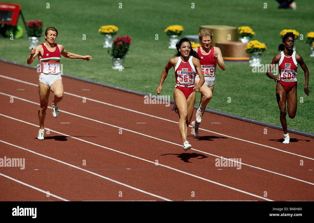 Griffith-Joyner, Florenz, 21.12.1959 - 21.9.1998, amerikanische Leichtathletin (Leichtathletik), volle Länge, mit Anelia Nuneva, Natalya Pomoschnikova, Gwen Torrence, Olympische Spiele, 100-m-Finale, Seoul, 1988, Stockfoto