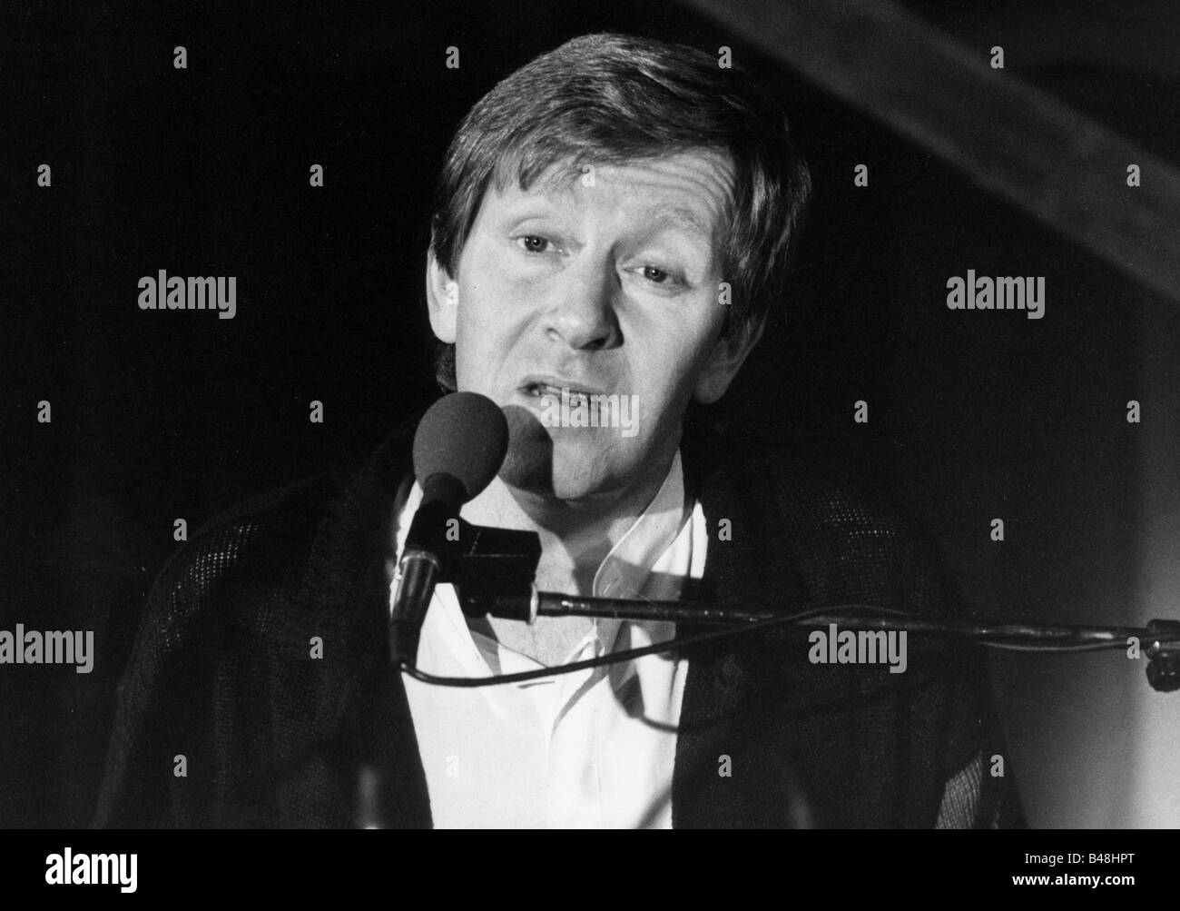 Sulke, Stephan, * 27.12.1943, deutscher Sänger und Komponist, (Popmusik), Porträt, während der Aufführung im ZDF-Telecast, "Tele-Illustrierte", Gesang, 19.3.1984, Stockfoto