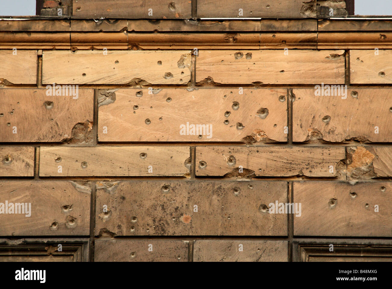 Einschusslocher Aus Dem Zweiten Weltkrieg An Einer Wand In Der Mitte Berlins Stockfotografie Alamy