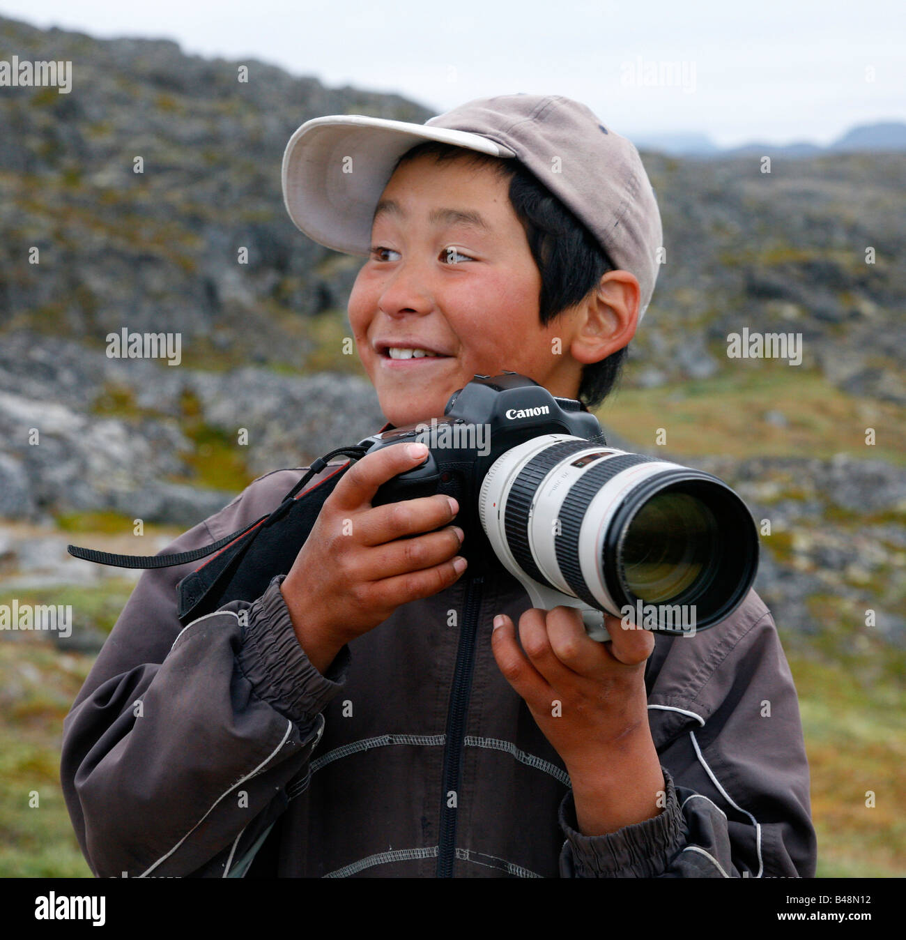 Aug 2008 - Porträt eines jungen Teenagers in das kleine Dorf Itilleq Grönland Stockfoto