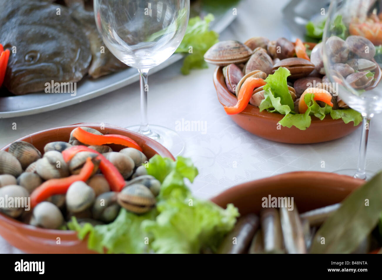 einige frische Meeresfrüchte mit Gemüse bereit, Kochen Stockfoto