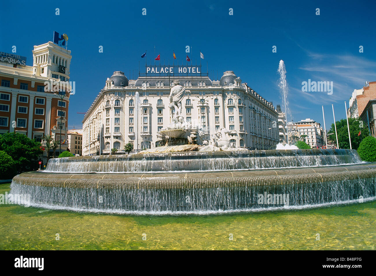 Spanien - Madrid - Neptunbrunnen - Fuente de Neptuno - Plaza Cánovas del Castillo - Palace Hotel Stockfoto