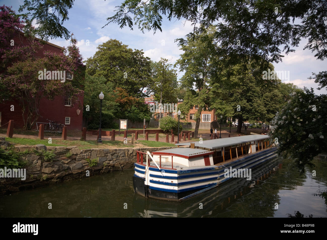 Ein restauriertes Kanalboot im C O Canal Georgetown Washington DC, USA Stockfoto